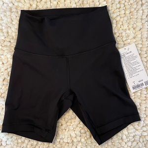 NWT Lululemon Wunder Under Train HR Short 6”